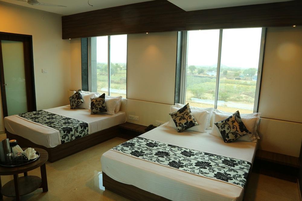 Hotel Lord Krishna Rohera Kültér fotó