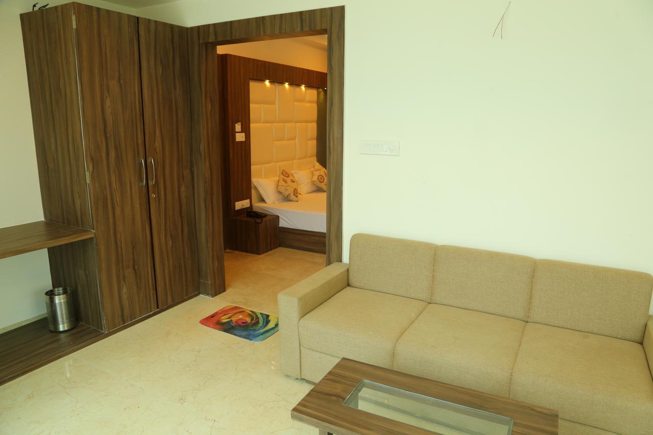Hotel Lord Krishna Rohera Kültér fotó
