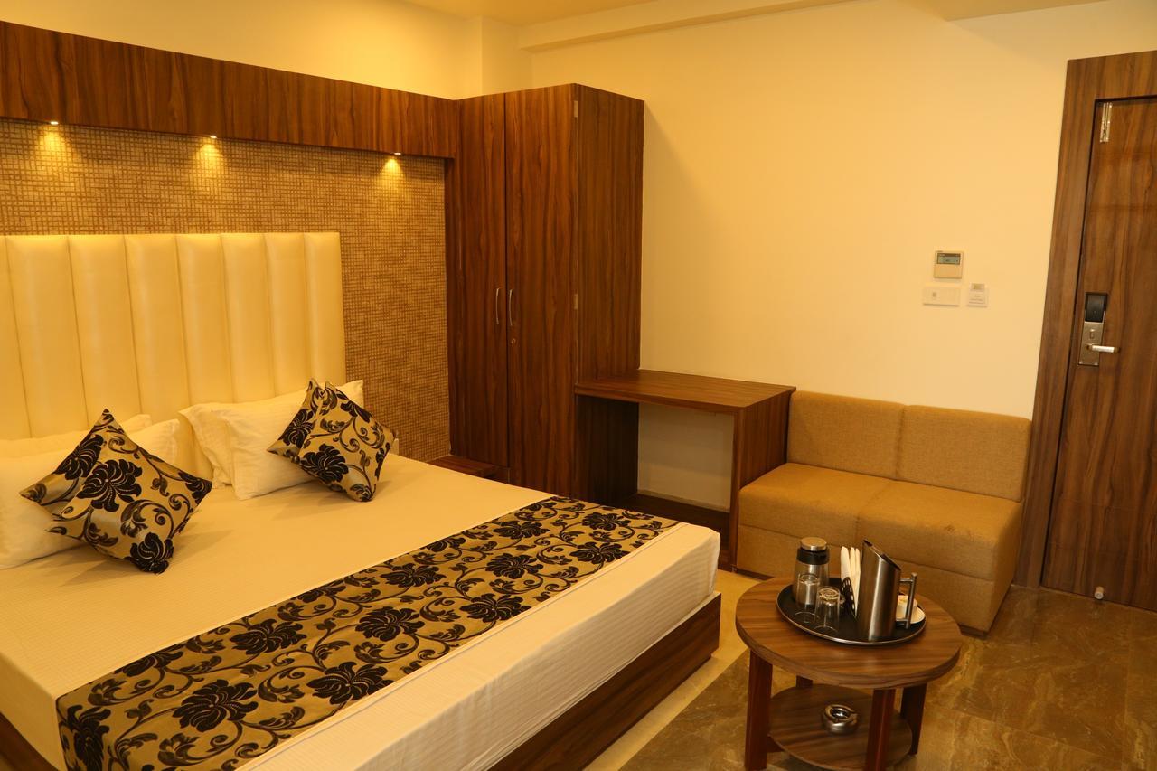 Hotel Lord Krishna Rohera Kültér fotó