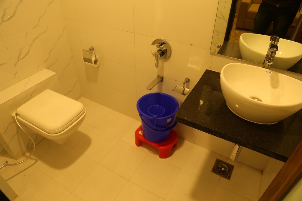 Hotel Lord Krishna Rohera Kültér fotó